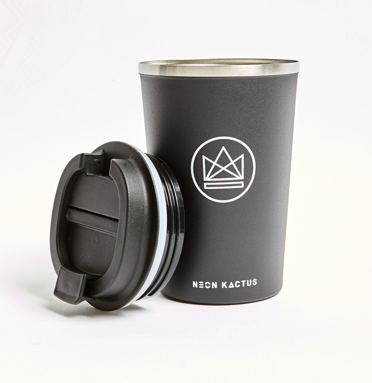 Black Insulated Coffee cup with lid. Sustainable event giveaway
