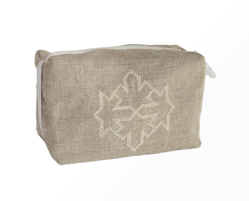 Unisex washbag in linen for premium sustainable corporate gifts