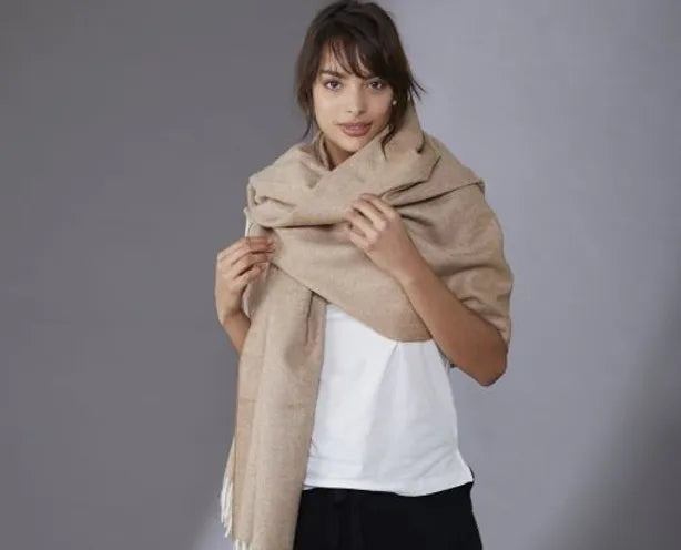 100 % Baby Alpaca Throw in camel 