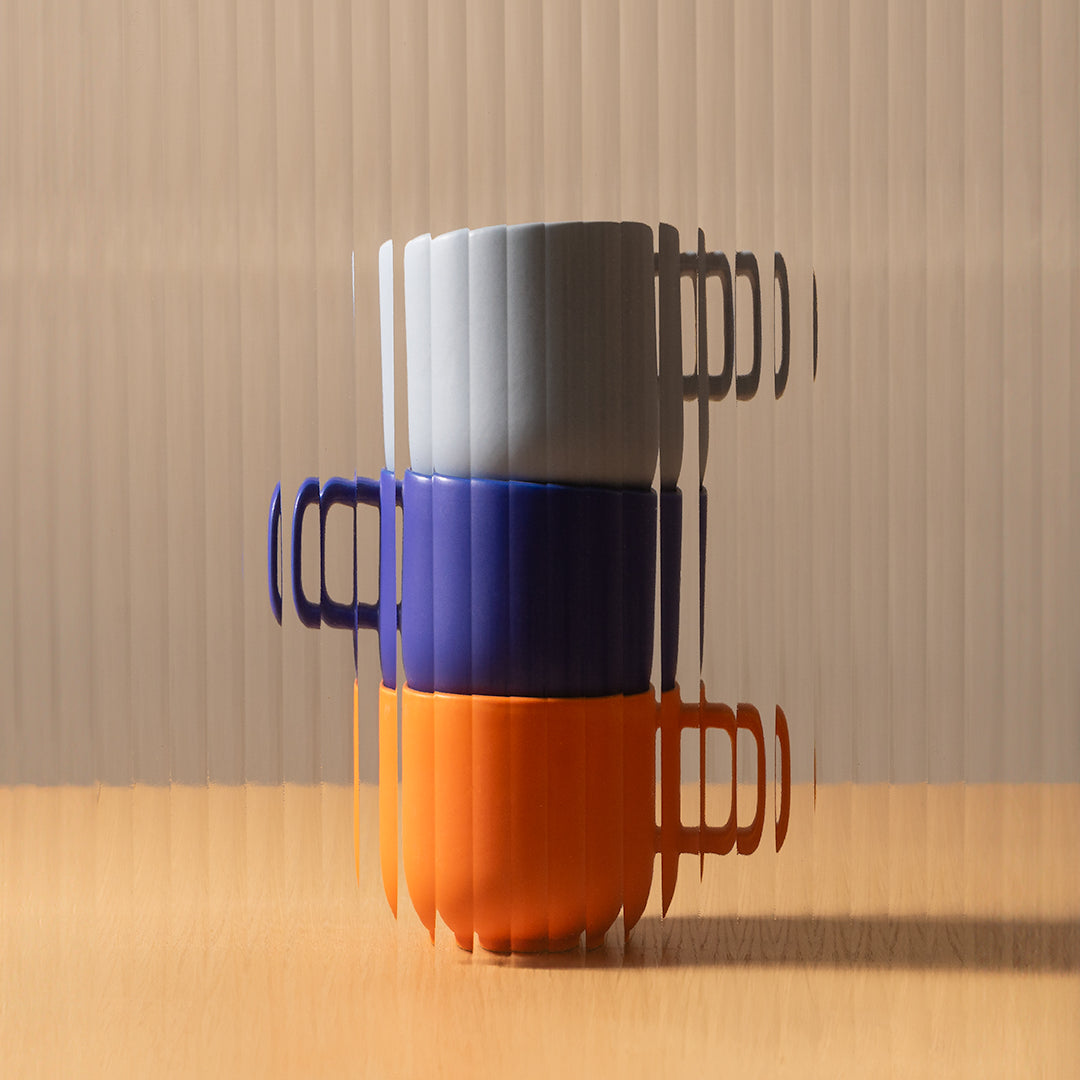 Coffee cups in different colours showcasing our commitment to conscious consumerism