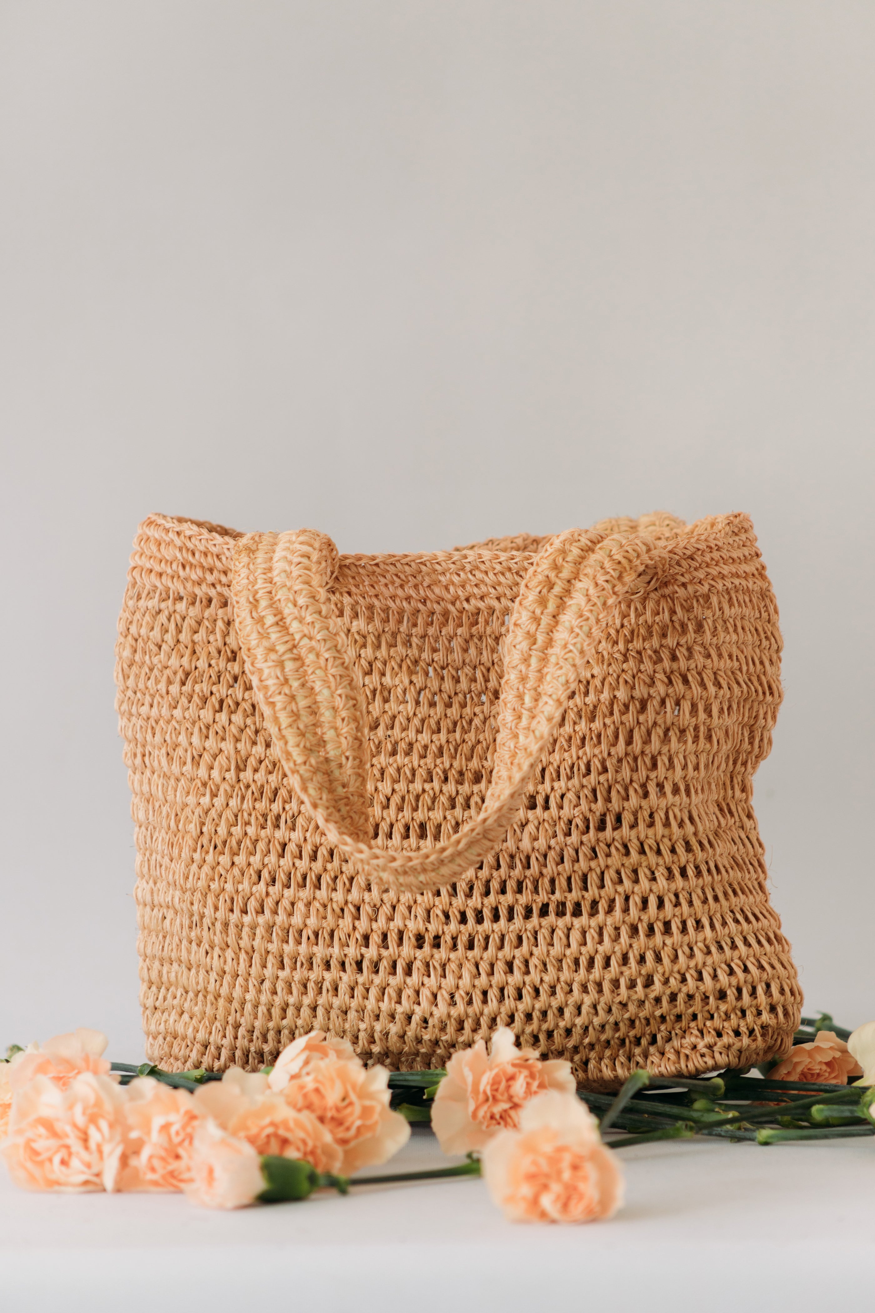 Crochet tote bags made from sustainable materials in beige. Corporate Event giveaways.