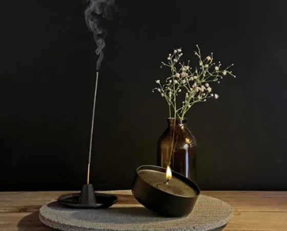 Sombrero-inspired candle and incense holder in aluminium, relaxation gift