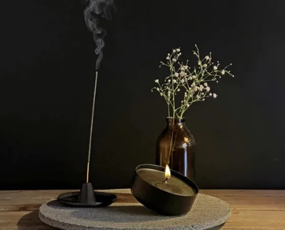 Sombrero-inspired candle and incense holder in aluminium, relaxation gift